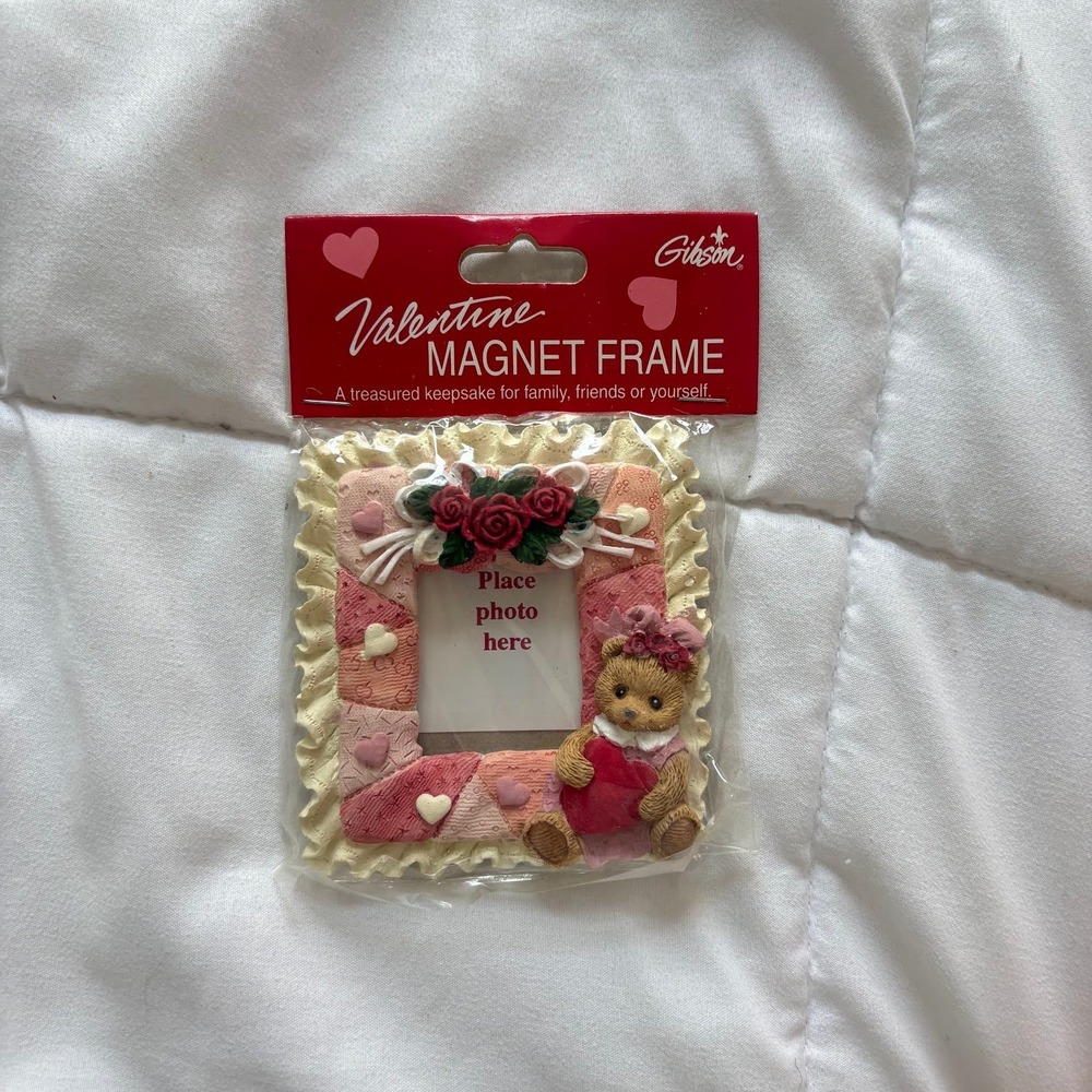NEW Vintage Gibson Valentine Magnet Frame Teddy Bear Heart Roses Pink Resin